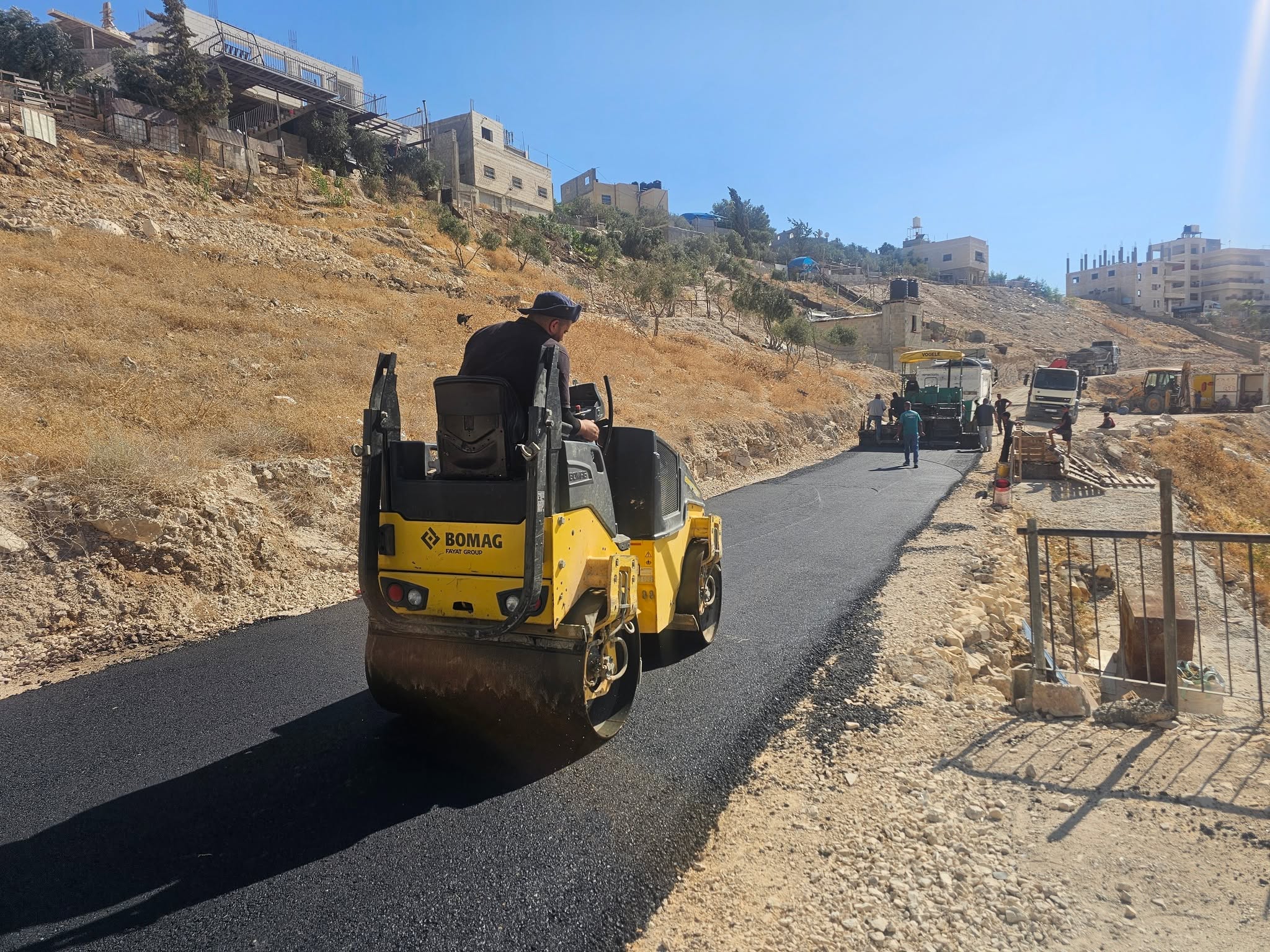 مشاريع تعبيد وتأهيل الطرق الداخلية 