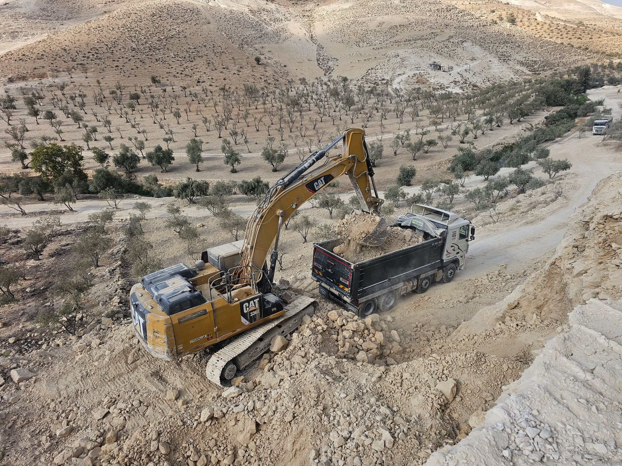  تمت المباشرة بتنفيذ أعمال شارع المسلخ بتنفيذ شركة التكروري للحفريات والتعهدات العامة..